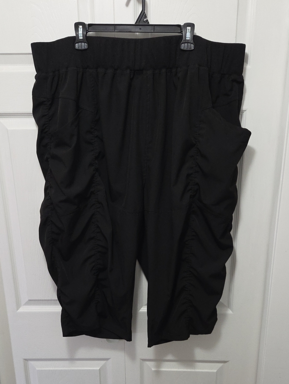 Warehouse One 4x Women's Black Ruched Capris with Pull-On Waist